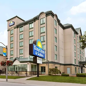 Days By Wyndham Centre St By The Falls Отель