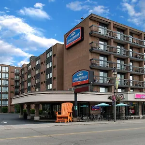 3* מלון Howard Johnson Plaza By Wyndham By The Falls